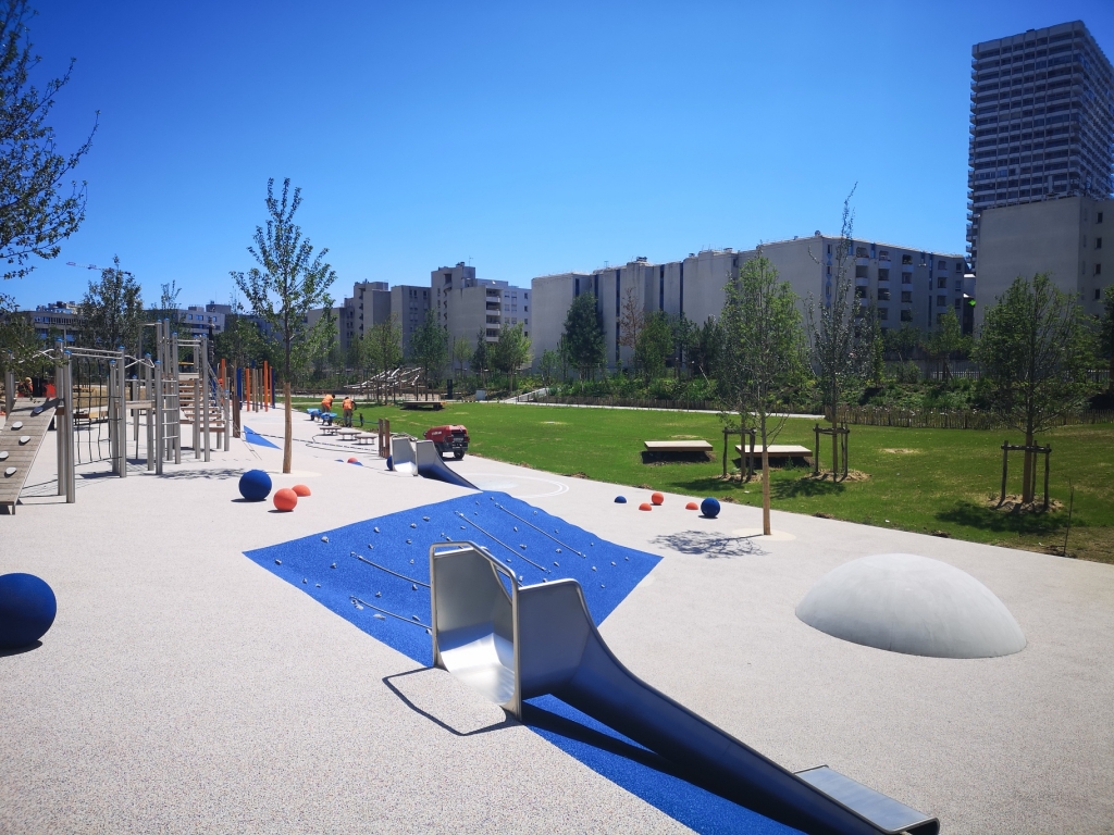 PARIS - Aménagements des aires de jeux du Parc Chapelle Charbon